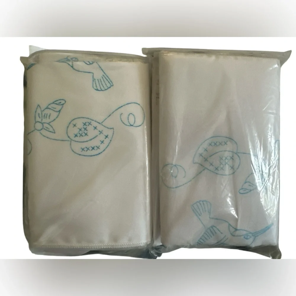 2 Sets Stamped Pillowcases With White Perle Edge 2/Pkg-Hummingbird New